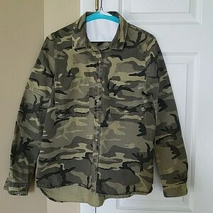 Long sleeve Army type shirt, size Small